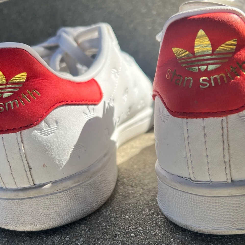 Stan smith Sneakers with Red/gold Accent - Picture 7 of 9